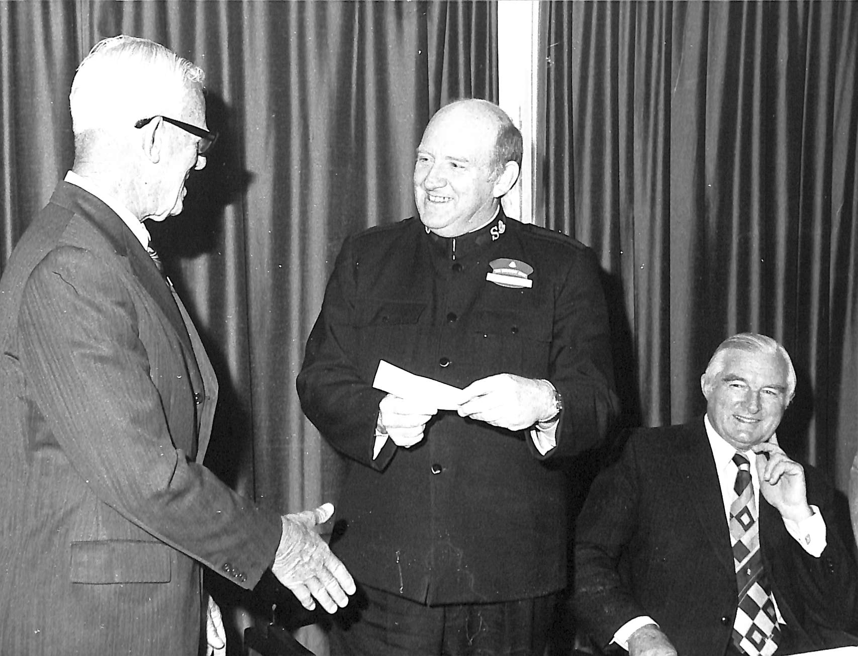 Photo of WA Premier Sir Charles Court and Frank Linsell