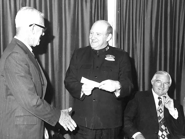 Photo of WA Premier Sir Charles Court and Frank Linsell