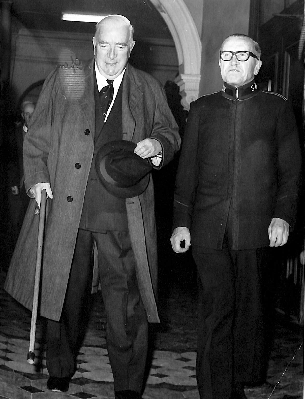 Photo of Sir Robert Menzies with Commissioner Frederick Harvey